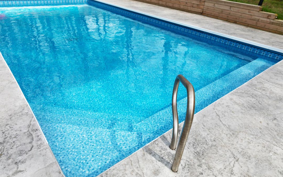 Changer la toile de sa piscine : quand et comment le faire ?