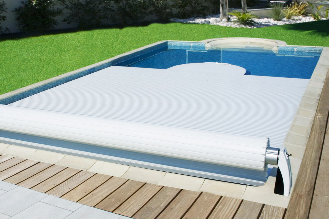 Équipements et accessoires de piscine