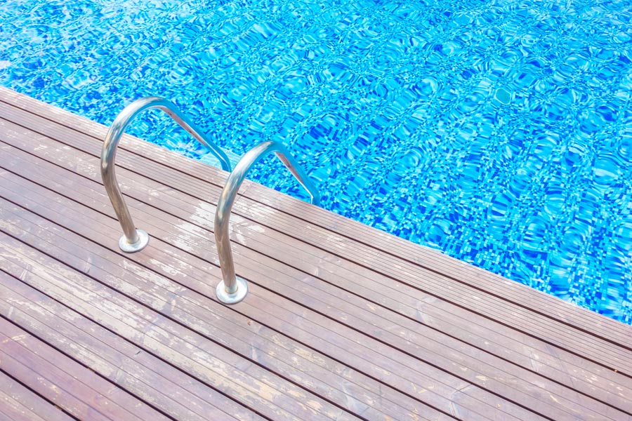 Nettoyage printanier de piscine à Québec