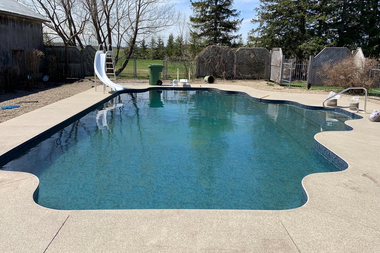 Piscine remise en eau après rénovation complète