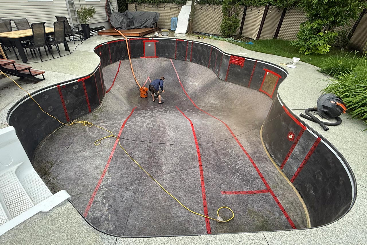Réparation de 2 murs de résine de piscine creusée