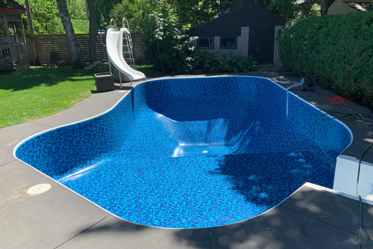 Changement de toile de piscine creusée à Québec Changement de toile de piscine creusée à Québec