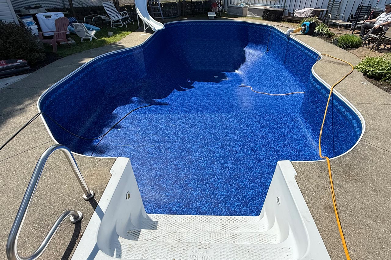 Pose nouvelle toile vinyle piscine creusée