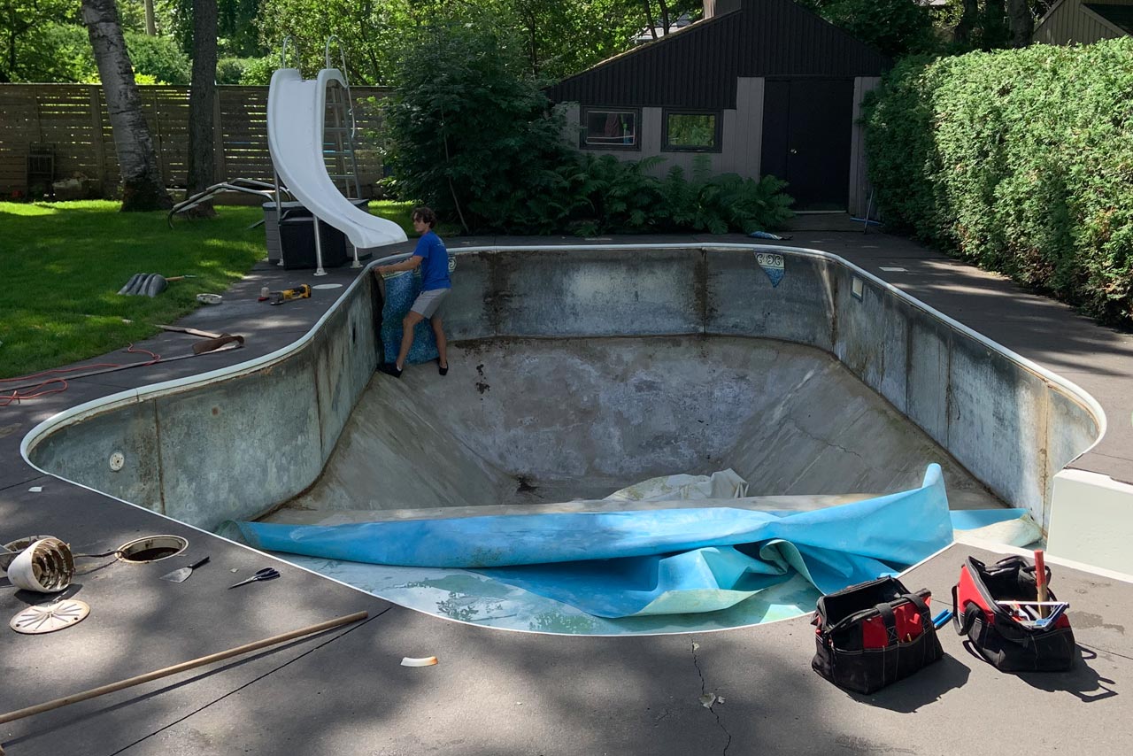 Préparation fond de piscine pour changement de toile