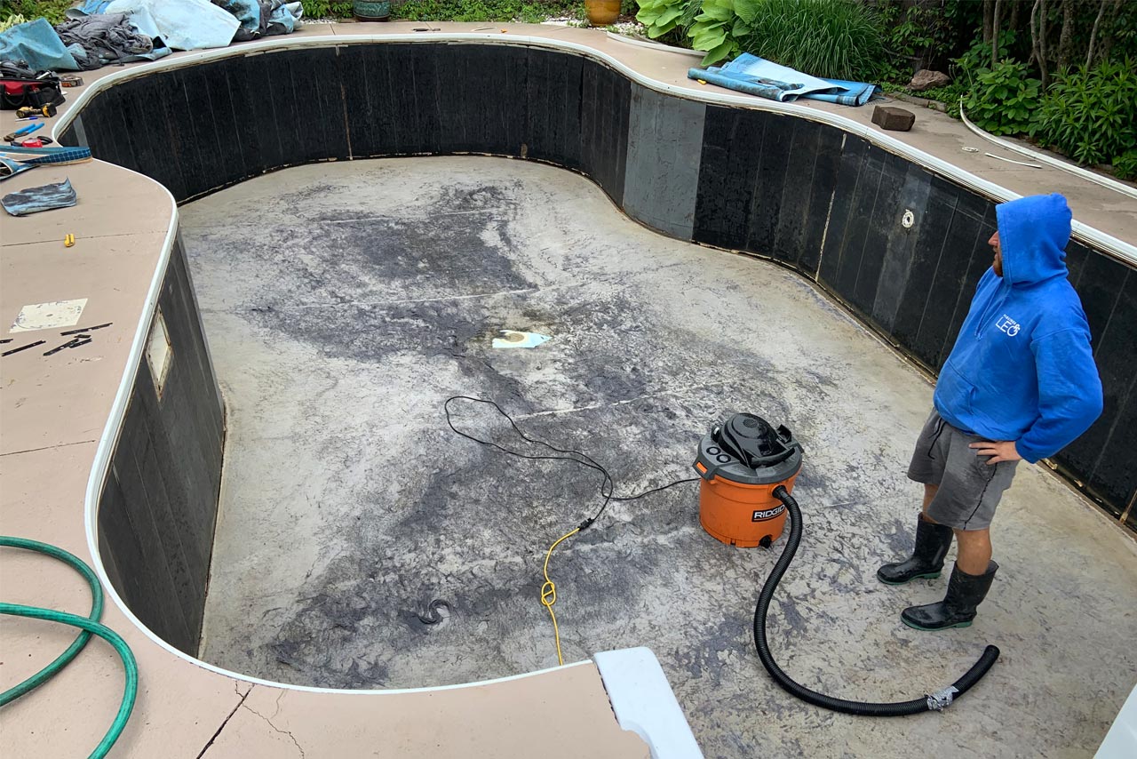 Retrait ancienne toile vinyle piscine creusée